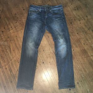 American Eagle distressed dark was slim straight 31x32 jeans